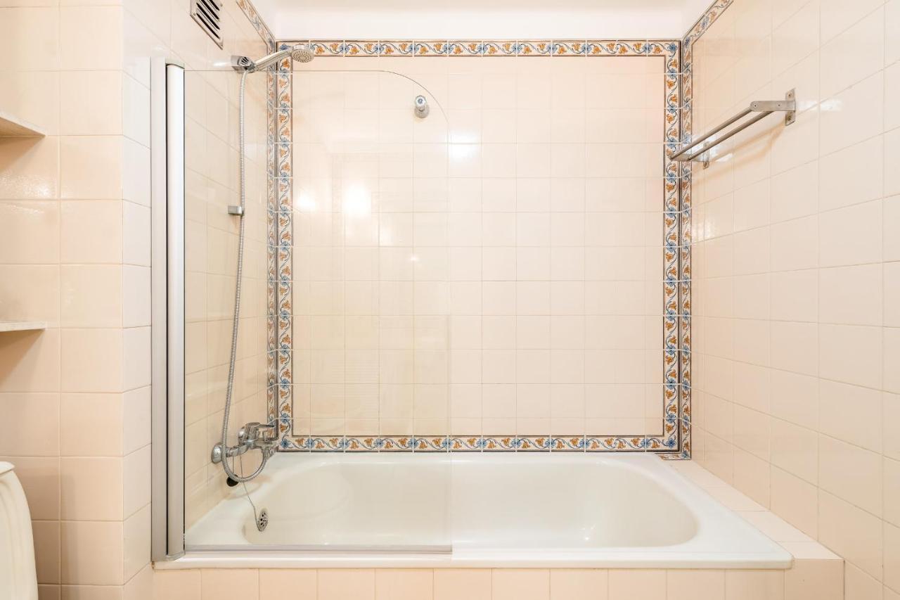 Апартаменты Guestready - Minimalist Downtown Apt With Terrace Каркавелуш Экстерьер фото